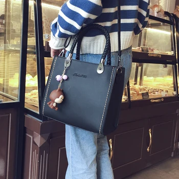 Yuhua, în 2020, noua femeie genți de mână de moda, trend de agrement sac de mesager, simplu versiunea coreeană femei geanta retro clapa.