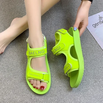 2020 Fierbinte Versiunea Coreeană De Moda Pentru Femei Pantofi De Vara Velcro Student Sandale Femei Pantofi Casual Confortabil Usor Valul Pantofi
