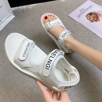 2020 Fierbinte Versiunea Coreeană De Moda Pentru Femei Pantofi De Vara Velcro Student Sandale Femei Pantofi Casual Confortabil Usor Valul Pantofi