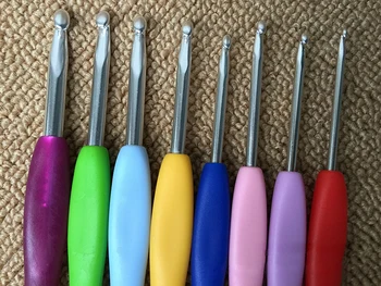 8pcs/set Fierbinte Multicolor din Cauciuc Moale Maner + Aluminiu Cârlig de Croșetat de Tricotat Ac Set Nou de Sosire