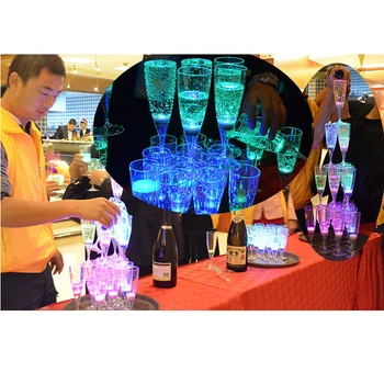 De Vânzare la cald Whisky Împușcat Bea Pahar Automată Colorate Inducție Cupa LED Intermitent Club de noapte Decor Pentru Strălucire Consumabile Partid